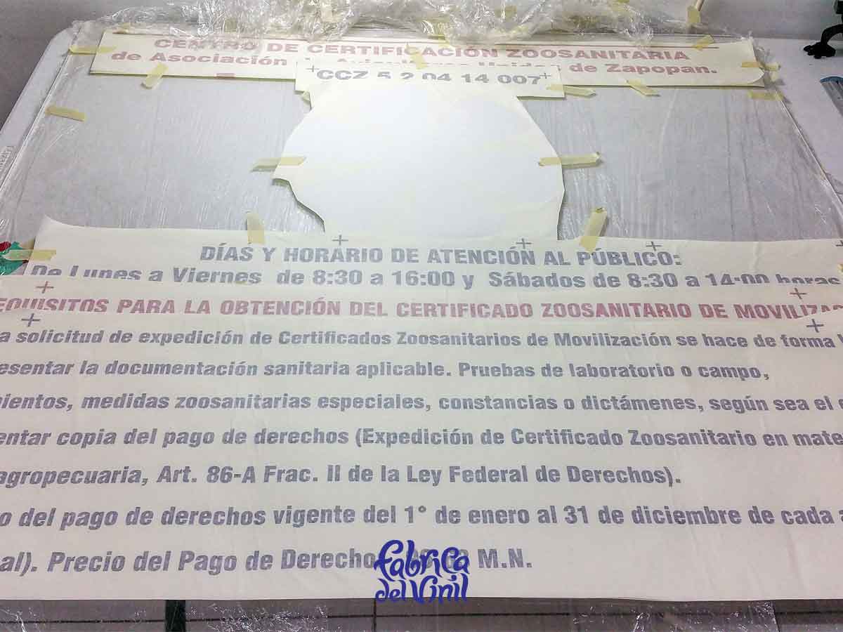 Los Acrílicos transparentes, cortados con precisión láser. Son elegantes, lienzos perfectos para transmitir información en edificios y crear señales, de forma clara y duradera.