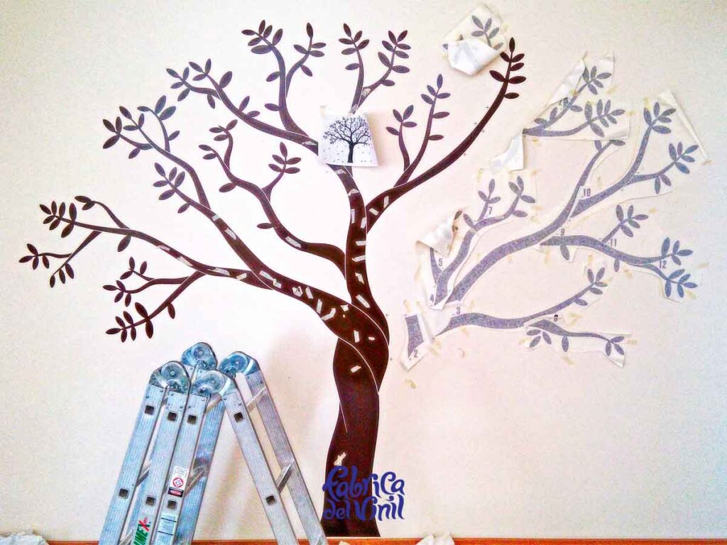 Árbol con Buhos para Pared representa aspectos familiares en cada una de las partes: Tronco: Estabilidad emocional y seguridad de los miembros de la familia. Copa: Sueños, ilusiones de los integrantes de la familia. Ramas: Fuertes relaciones entre los integrantes.