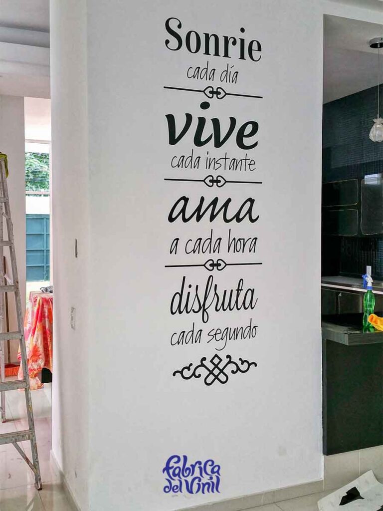 Impresiona a tus amigos, clientes, familia, visitas, con diseños de Frases en Vinilo para Pared de tu propia inspiración o cualquier imagen que veas en páginas web, redes sociales, hasta fotos tuyas originales.