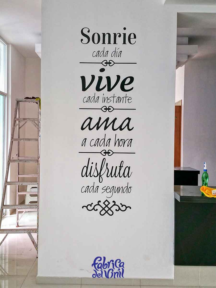 Impresiona a tus amigos, clientes, familia, visitas, con diseños de Frases en Vinilo para Pared de tu propia inspiración o cualquier imagen que veas en páginas web, redes sociales, hasta fotos tuyas originales.