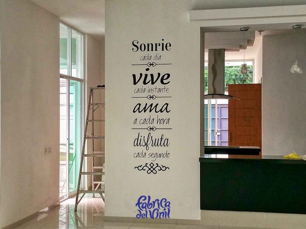 Impresiona a tus amigos, clientes, familia, visitas, con diseños de Frases en Vinilo para Pared de tu propia inspiración o cualquier imagen que veas en páginas web, redes sociales, hasta fotos tuyas originales.