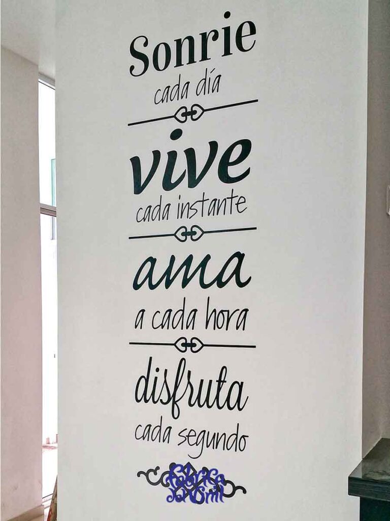 Impresiona a tus amigos, clientes, familia, visitas, con diseños de Frases en Vinilo para Pared de tu propia inspiración o cualquier imagen que veas en páginas web, redes sociales, hasta fotos tuyas originales.